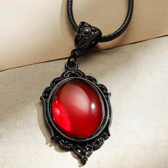 Black teardrop necklace - Picture 2 of 6